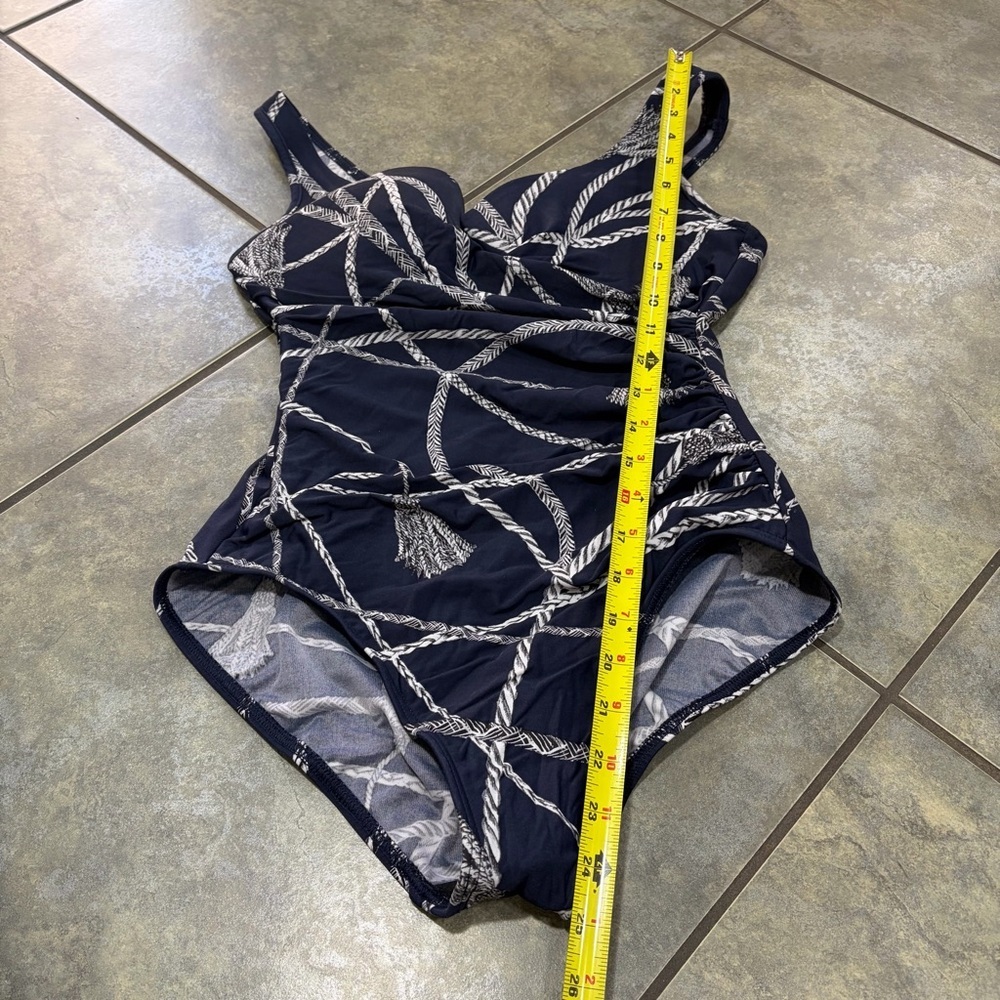 Miraclesuit Wrap Blue and White One Piece Swimsuit 14” Chest Sz Laying Flat - Picture 11 of 12
